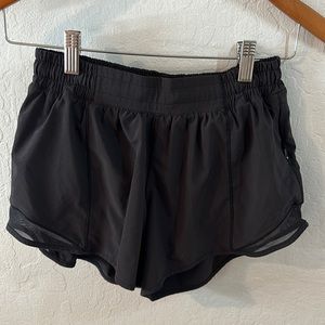 Lululemon hotty hot shorts 2.5”, black, size 6